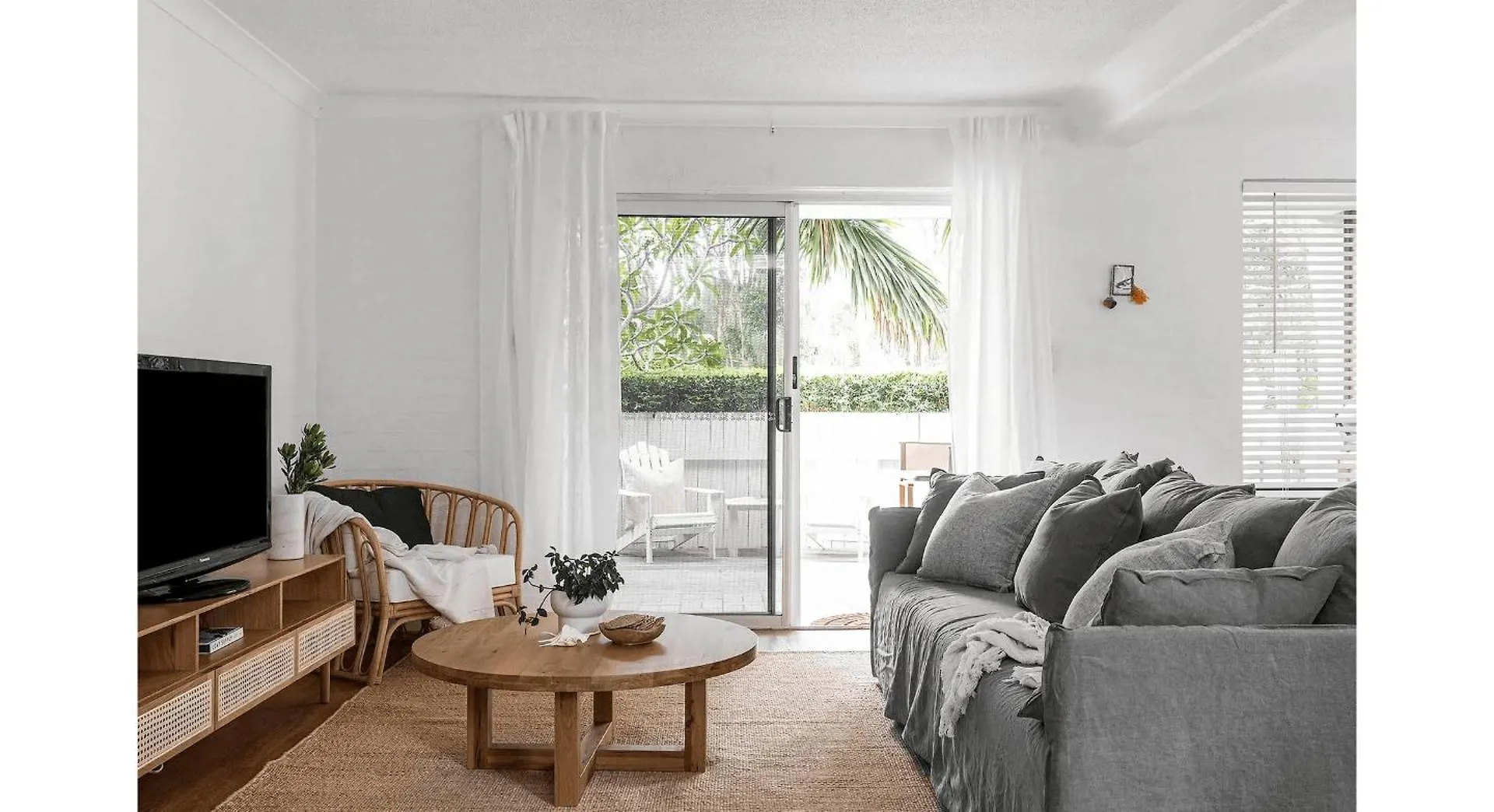 Byron Bay Accom - Seasalt - 4 34 Cavvanbah St 0*, Byron Bay